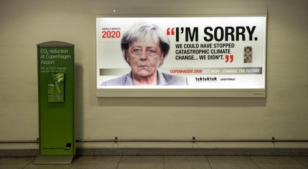 Plakat von tcktcktck.org und Greenpeace zeigt gealterte Angela Merkel zum Scheitern der UN-Klimakonferenz, November 2009