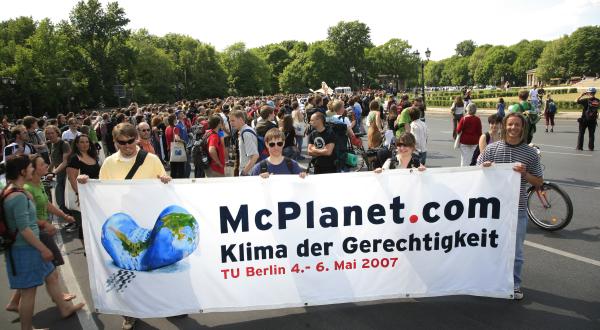Abschlussdemo des dreitägigen Kongresses McPlanet.com " Klima der Gerechtigkeit" . 