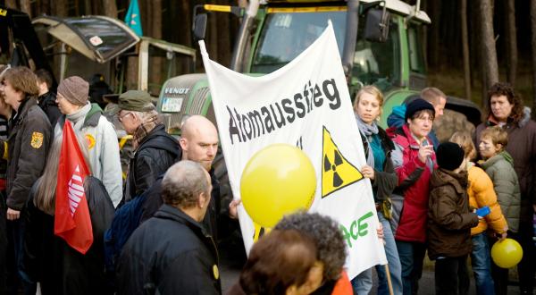 Demonstration gegen Atommüll-Transport von La Hague nch Gorleben im November 2008
