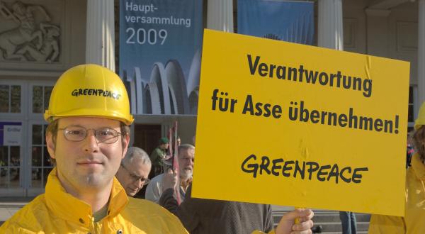 Protest vor der EnBW Hauptversammlung in Karlsruhe für die finanzielle Beteiligung an der Saniarung des Endlagers Asse, April 2009