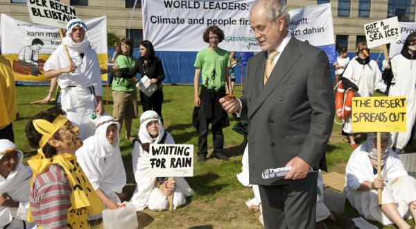 Greenpeace-Jugendliche protestieren zum Auftakt der UN-Klimaverhandlungen in Bonn, Juni 2009