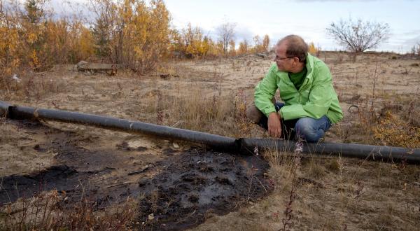 Jörg Feddern dokumentiert die Ölverschmutzung in der Komi Region in Russland, September 2012.