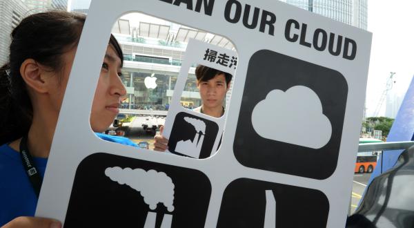 Greenpeace-Aktivisten protestieren weltweit vor Apple-Stores, Mai 2012