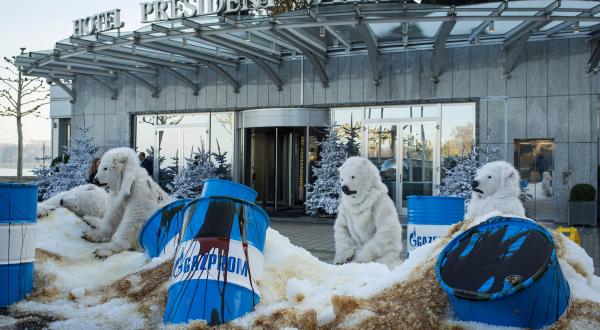 Protest gegen Gazprom in Genf, Dezember 2013