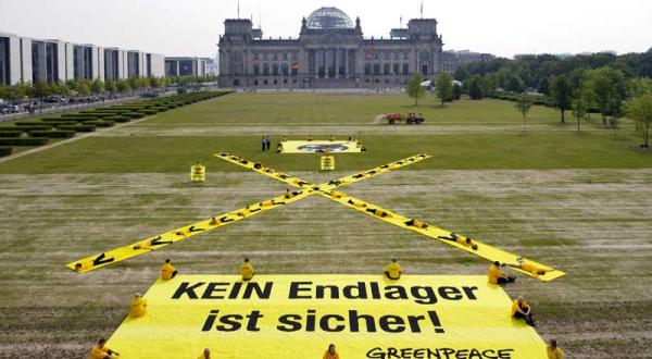 Aktion vor dem Reichstag zur Bundestagsdebatte über CCS-Gesetz im Mai 2011