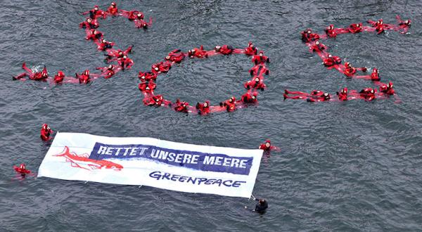 Greenpeace-Aktivisten protestieren gegen Fischerei im Meeresschutzgebiet Fehnmann, August 2011