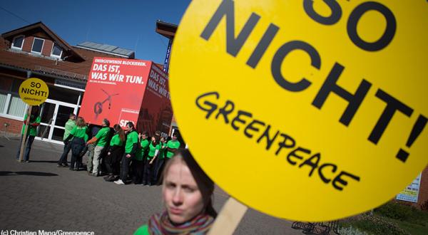 Greepeace-Aktivisten protestieren gegen den SPD-Kohlekurs.