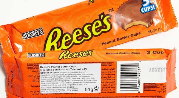 Reeses Schokoriegel des amerikanischen Süßwarenherstellers Hershey - hergestellt mit Zucker aus genveränderten Zuckerrüben, Soja und Mais.