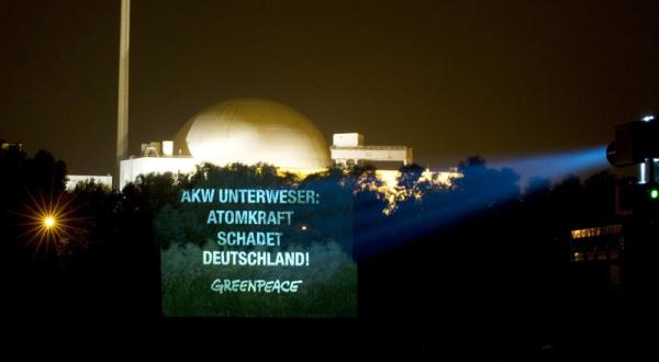 Greenpeace-Protest gegen Laufzeitverlängerungen am AKW Unterweser 09/28/2010