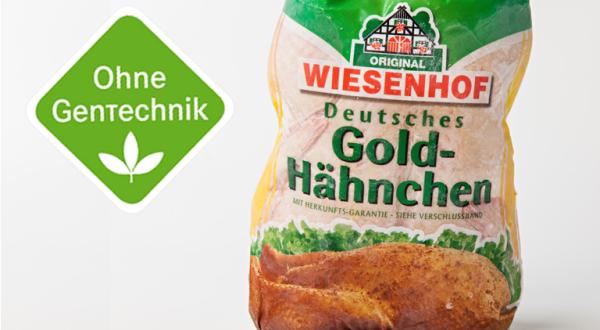 Eine Packung Hähnchen von Wiesenhof mit dem Schriftzug "Ohne Gentechnik"