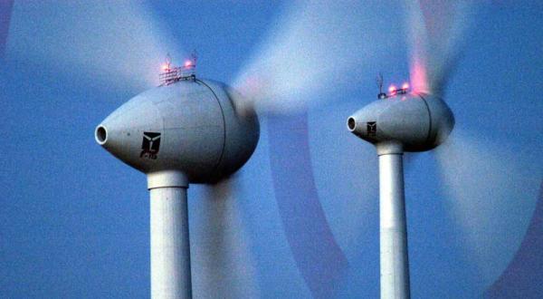 Windkraftanlage der Firma Enercon in Deutschland, Februar 2003