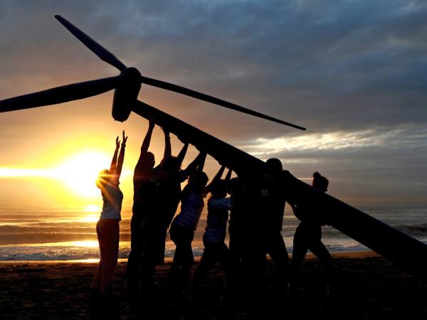 Raising a Wind Turbine in Durban
