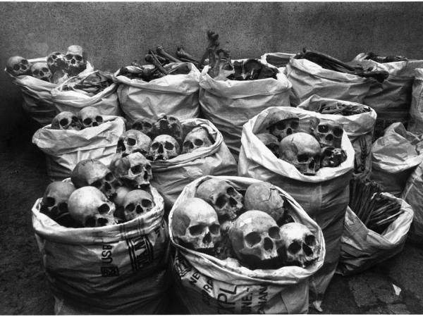 In Säcken lagern die Schädel der Tausenden Toten von Bhopal. 