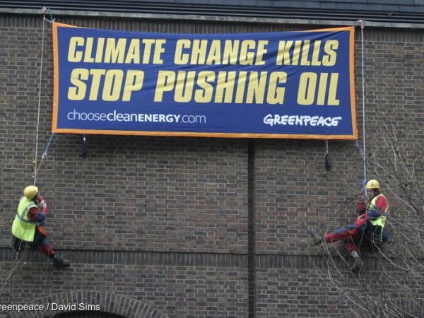  Greenpeace unterbricht die Öl-Dealer