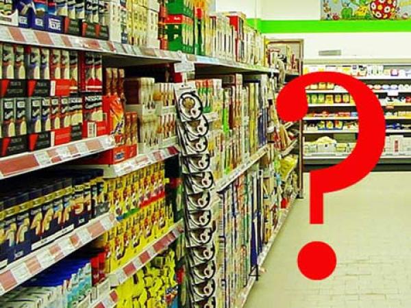 Supermarktregal mit Fragezeichen